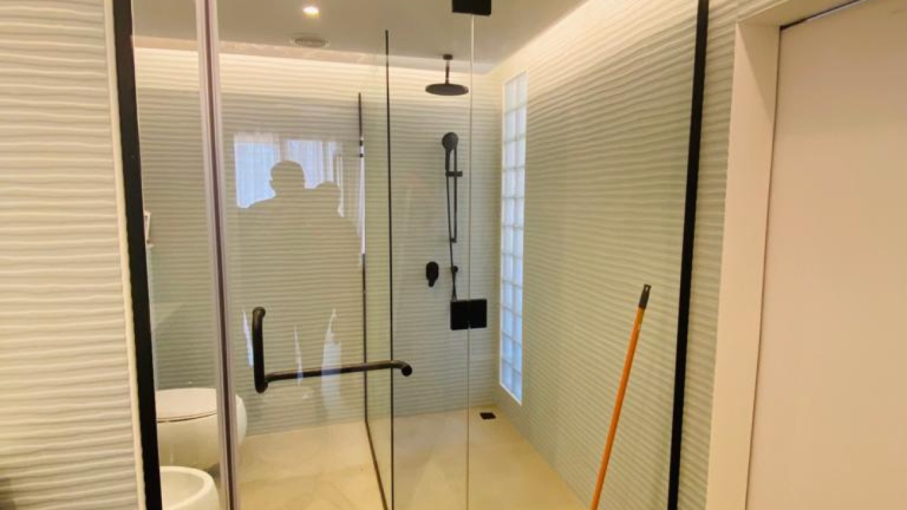 Glass Shower Elegance